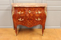 Antique chest of drawers