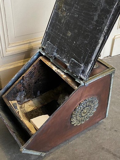 Антикварный ящик для угля