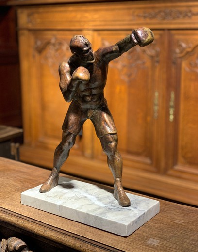 sculpture of a prize fighter