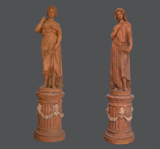Paired garden sculptures. They are made of terracotta. France, the 20th century.