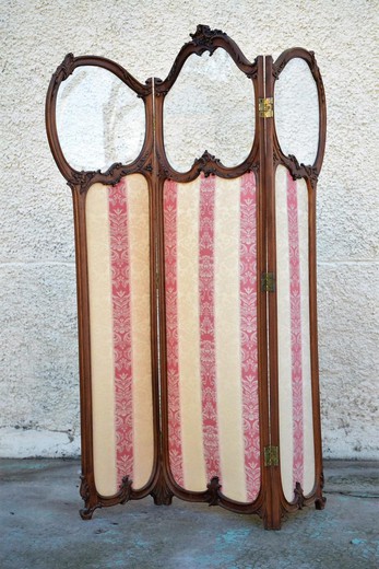 Antique screen in the style of Louis XV. It is made of walnut. France, XIX century.