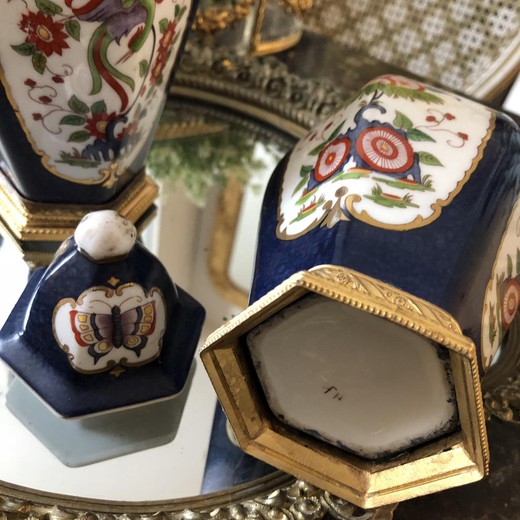 галерея старинных предметов декора и интерьера в стиле Людовика XVI из фарфора и золоченой бронзы в Москве