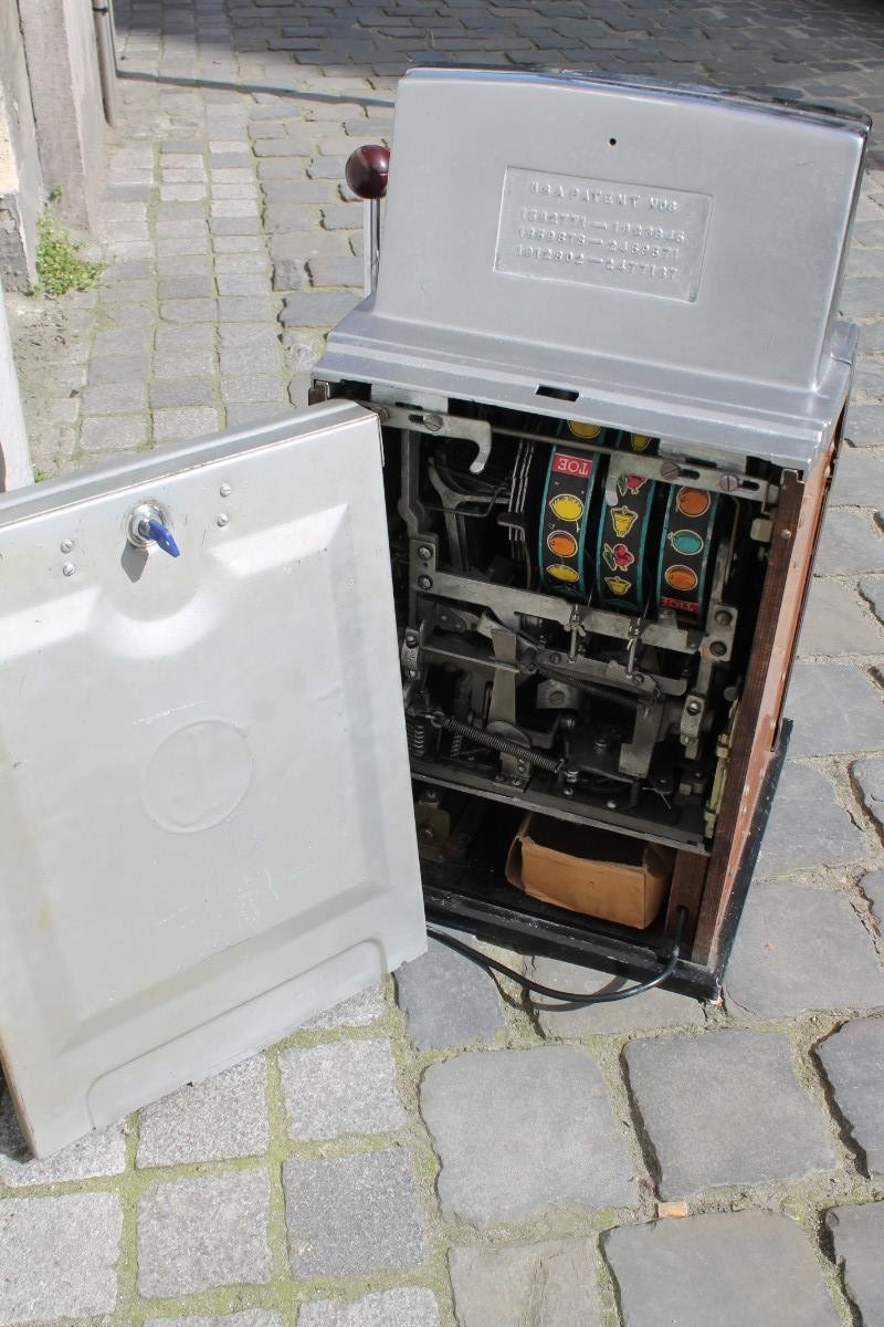 Vintage gaming slot