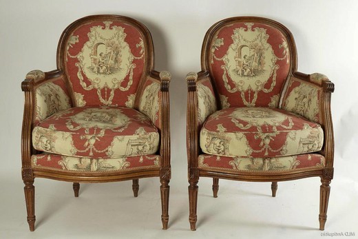 Antique salon in the style of Louis XVI. It is made of beech. Seth includes 4 armchairs A-la Ren, and 2 armchairs Berger. France, XIX century.
