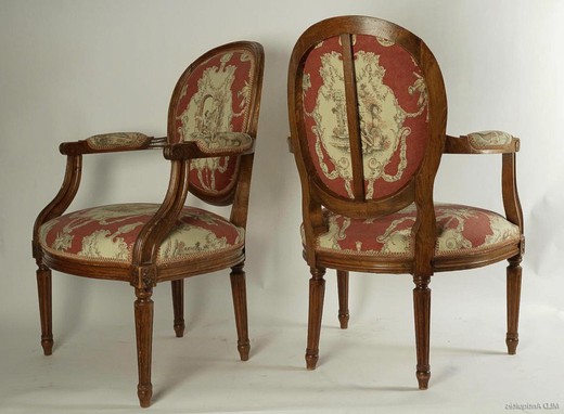Antique salon in the style of Louis XVI. It is made of beech. Seth includes 4 armchairs A-la Ren, and 2 armchairs Berger. France, XIX century.