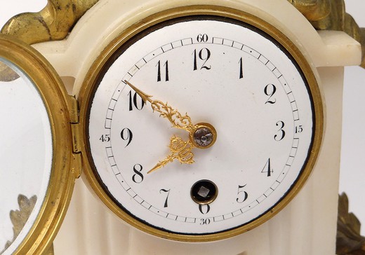 купить анткиварные часы. анткиварные часы золоченой бронзы, часы из золоченой бронзы купить, старинные часы золоченой бронзы купить, купить антикварные часы золоченой бронзы, старинная мебель, антикварная мебель