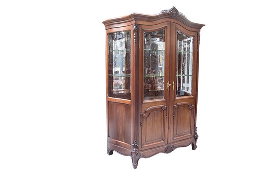 Antique showcase in the style of Louis XV. It is made of mahogany. Europe, the 1880s.