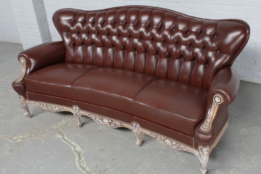 винтажный диван из ореха в стиле Людовика XV с кожаной обивкой купить в Москве
