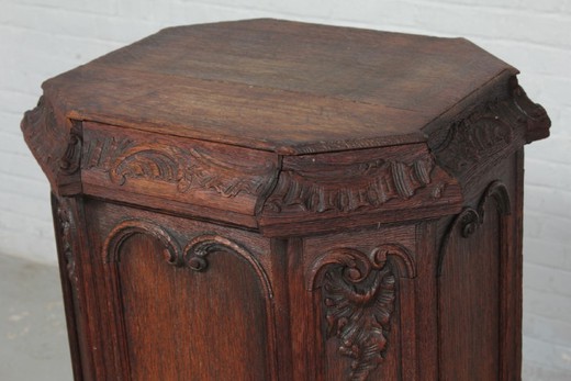 Antique console / pedestal in the style of Louis XV. Made of oak. XIX century.