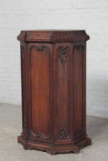Antique console / pedestal in the style of Louis XV. Made of oak. XIX century.