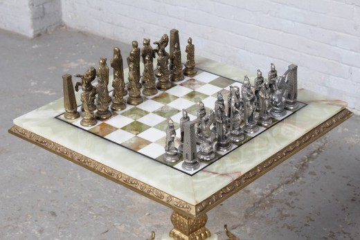 винтажный шахматный стол из оникса и золоченой бронзы в стиле Рококо Людовика XV купить в Москве