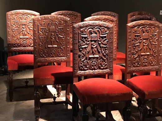 набор старинных стульев стиле ренессанс из ореха купить в Москве