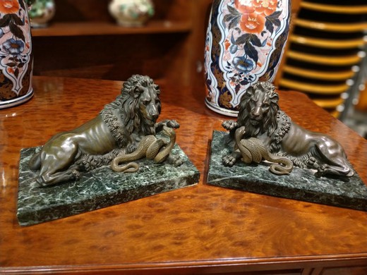 Antique pair sculpture "Fighting with snakes"