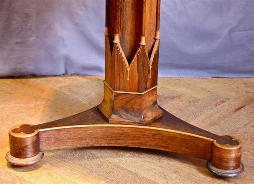 Antique table-geridon