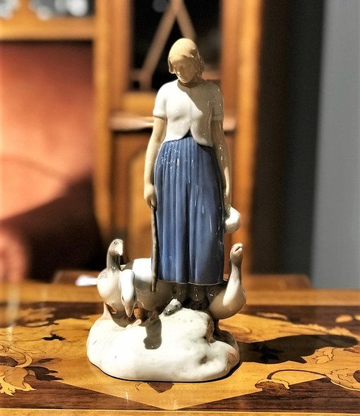 Sculpture "Girl and Geese"