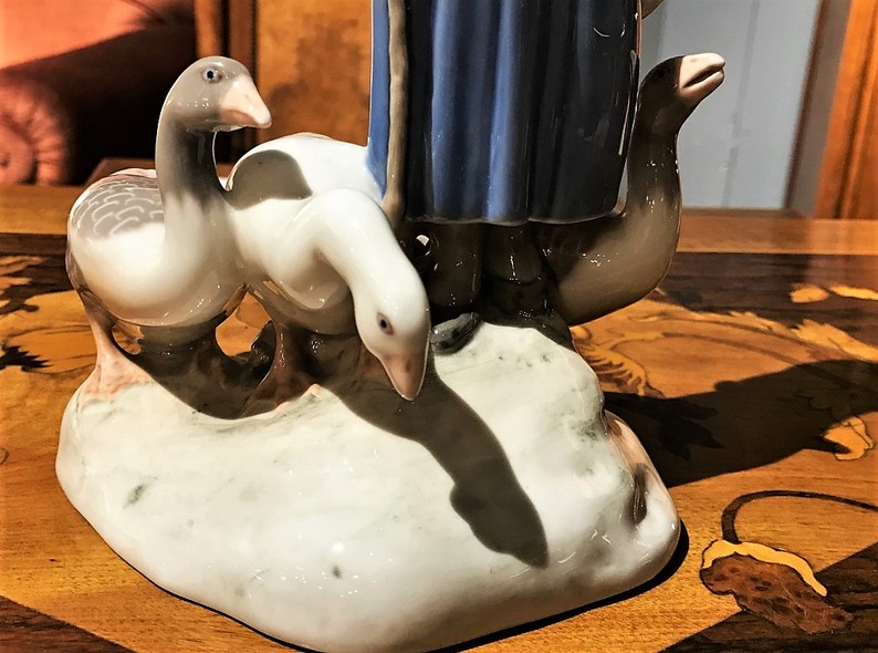 Sculpture "Girl and Geese"