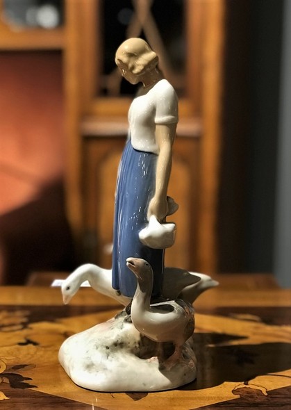 Sculpture "Girl and Geese"