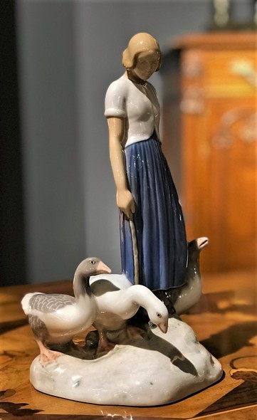 Sculpture "Girl and Geese"