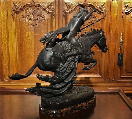 Скульптура «Индеец Шайен»