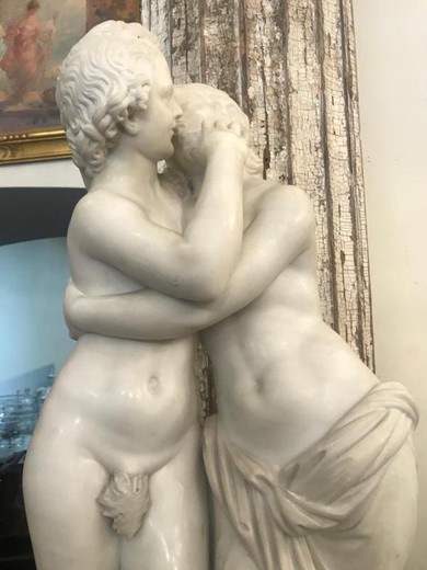 Антикварная скульптура «Поцелуй»