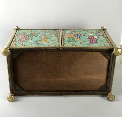Antique Chinese style planter