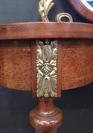 Антикварный дамский столик в стиле ар-деко