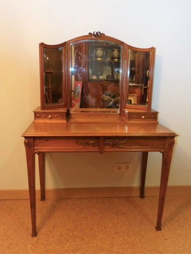 Antique Art-Nouveau lady desk