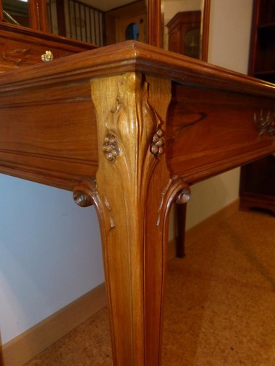 Антикварный дамский столик в стиле Ар-Нуво