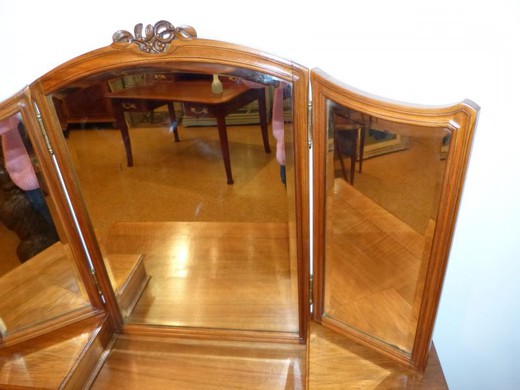 Antique Art-Nouveau lady desk