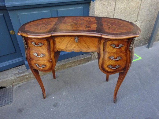 Антикварный дамский столик в стиле Людовика XV