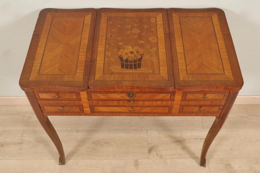 Антикварный дамский столик в стиле Людовика XV