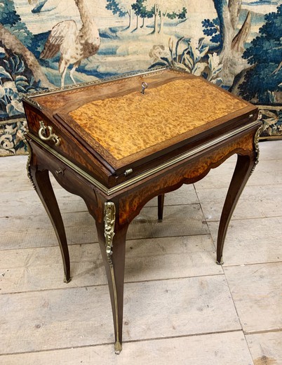 Антикварный дамский столик в стиле Наполеона III