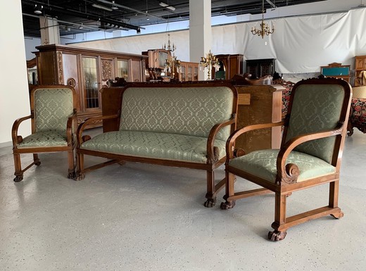 Антикварный диван и два кресла
