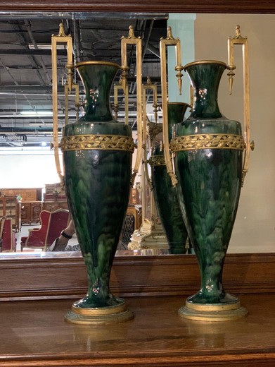 Paired vases