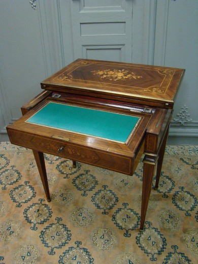 антикварный письменный стол