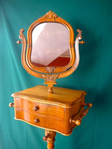 старинное парикмахерское зеркало из ореха