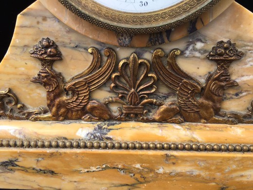 магазин старинных часов предметов декора и интерьера в стиле ампир из золоченой бронзы и мрамора в Москве
