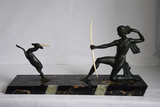 старинная скульптура Дианы охотницы в стиле арт-деко из патинированной бронзы кости и мрамора