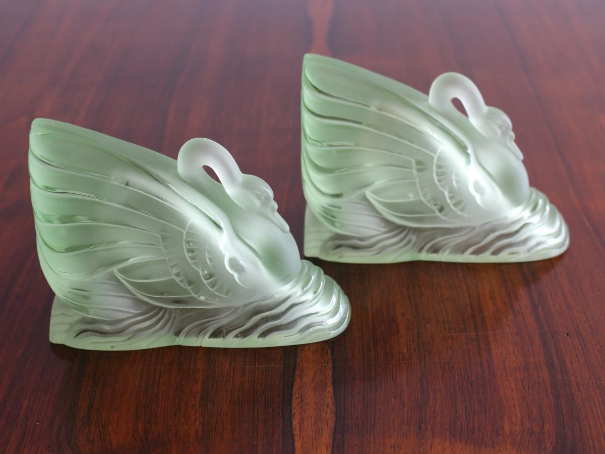 Antique bookends swans