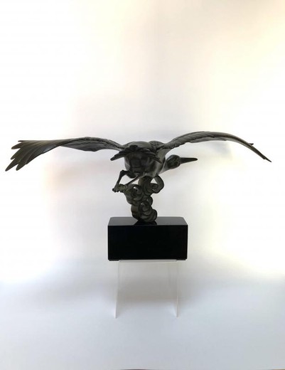 Антикварная скульптура «Аист»