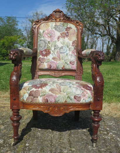 Антикварное кресло