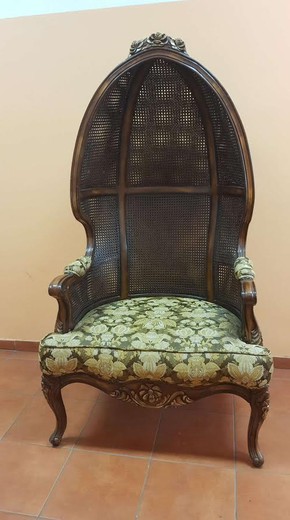 Антикварное кресло-кокон