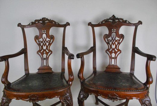 Антикварные парные португальские кресла