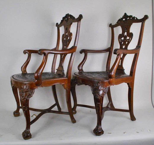 Антикварные парные португальские кресла