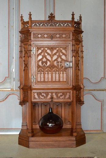 антикварный кабинет в готическом стиле из дуба