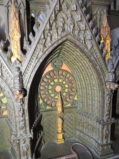 антикварные предметы декора и интерьера из бронзы в готическом стиле