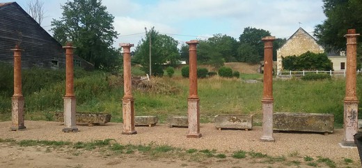 старинные колонны из металла в стиле классицизм
