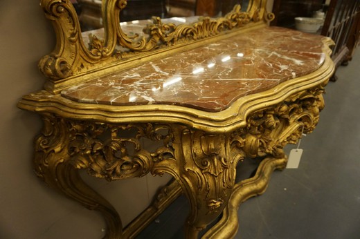 старинная мебель из золоченого дерева рококо