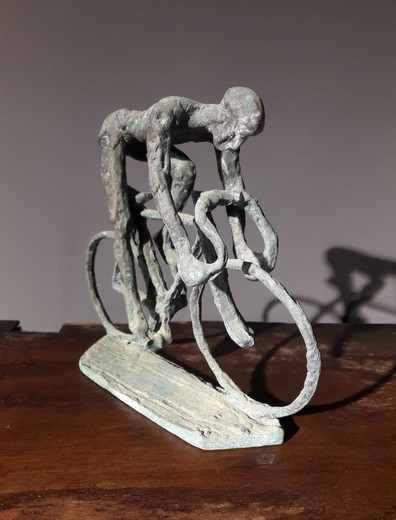 Скульптура велосипедист