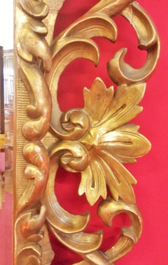антикварное зеркало, зеркало в стиле Людовика XV, рама из золоченого дерева, антикварные предметы интерьера, декор, Людовик XV, Рококо, магазин антиквариата, антикварная галерея